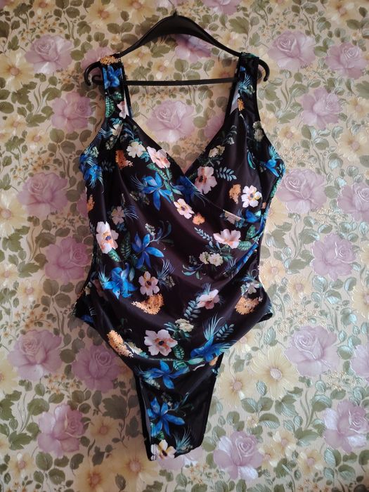 Купальник сдельный большого размера с цветами XXXL с широкими брителям