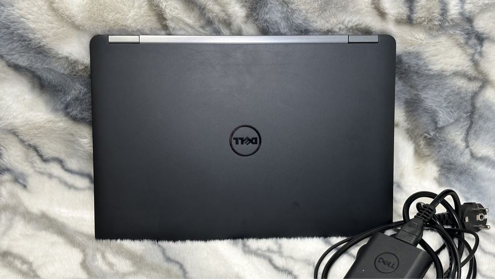 Dell Latitude E7470 • i5-6300u • 16Gb DDR4 • 256Gb SSD