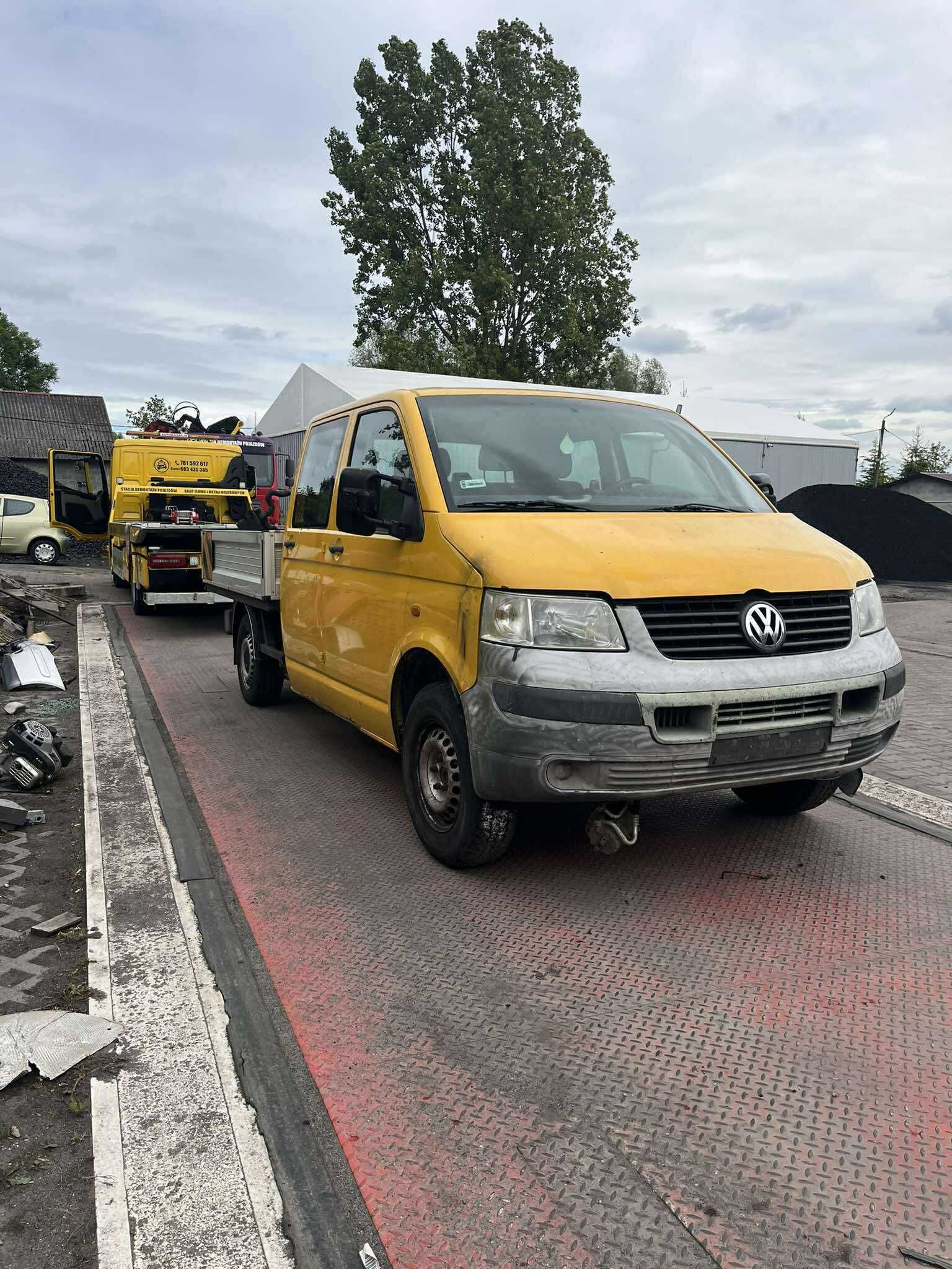 Volkswagen T5 2006r. 2.5 TDI 130KM BNZ części