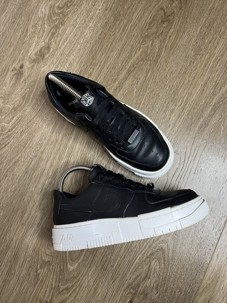 Продам БОМБЕЗНІ жіночі кросівки Nike Air Force 1 Pixel SE