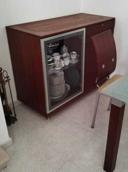 Mesa de sala + 6 cadeiras + móvel apoio em cerejeira.