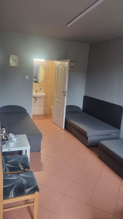 Pokoje z łazienkami i odrębnymi wejsciami z dworu