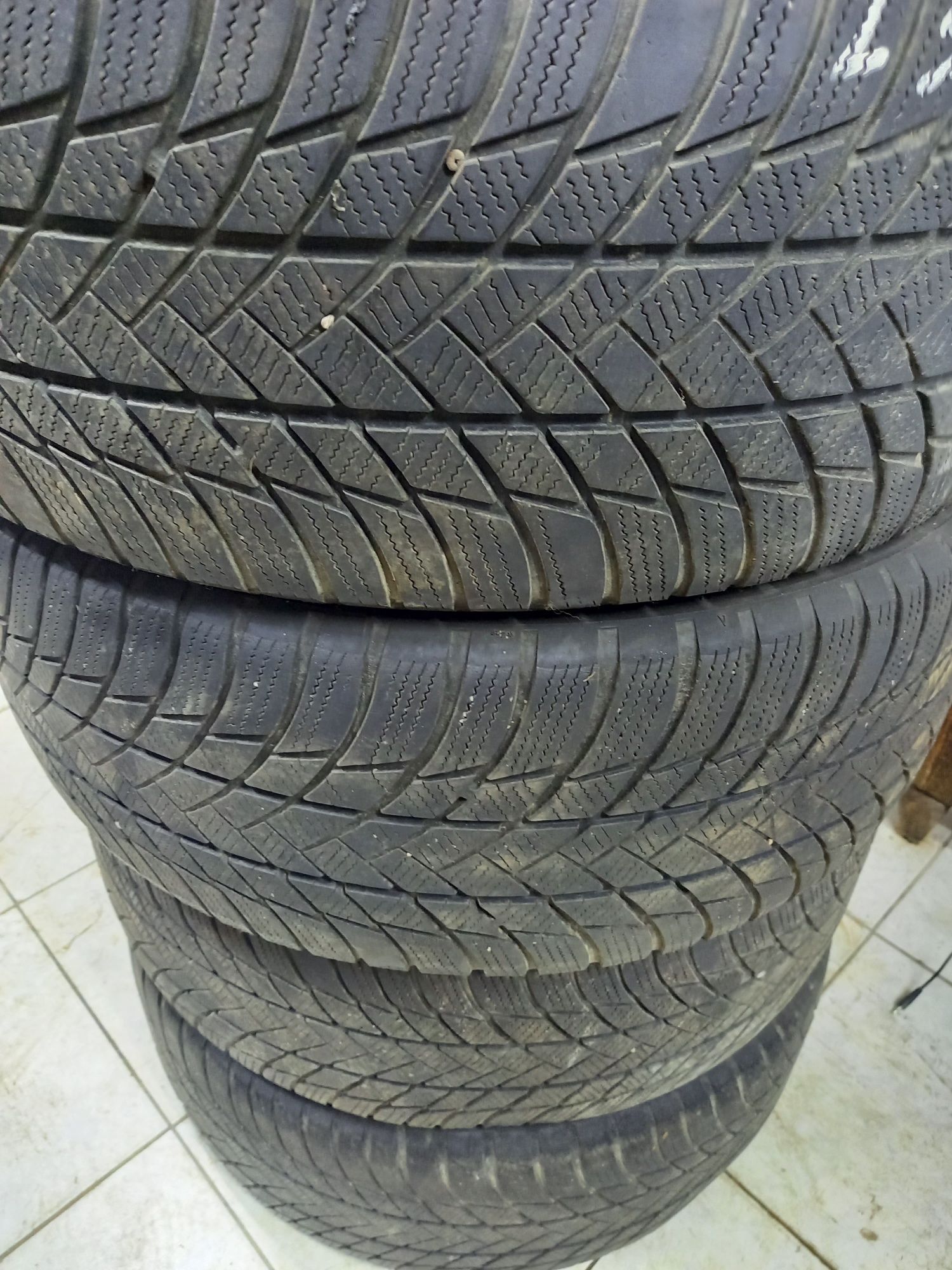 4 Opony zimowe 235/50r19 BRIDGESTONE 2021r