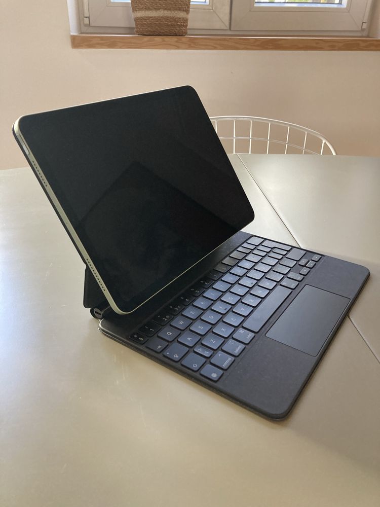 iPad Air (4th gen) 256GB + Magic Keyboard