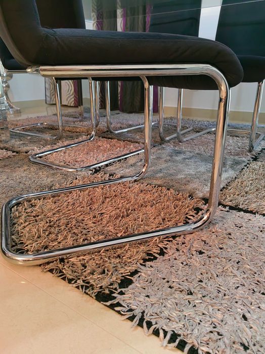 Mesa + cadeiras.  Artigo em excelentes condições