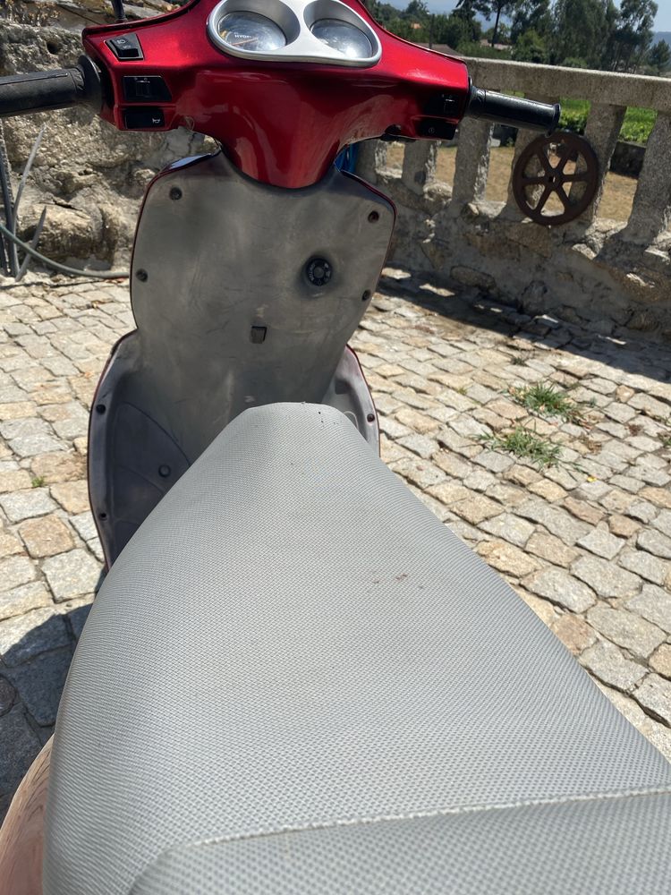 Scooter vermelha