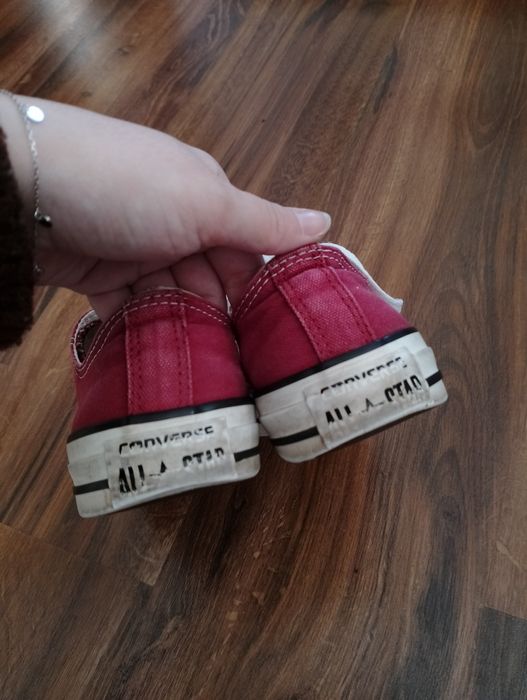 Converse bordowe