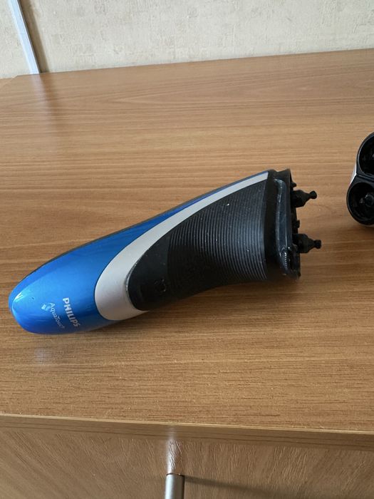 Продам бритви Philips на запчастини