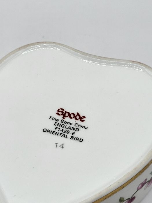 Porcelanowe pudełko na drobiazgi Spode