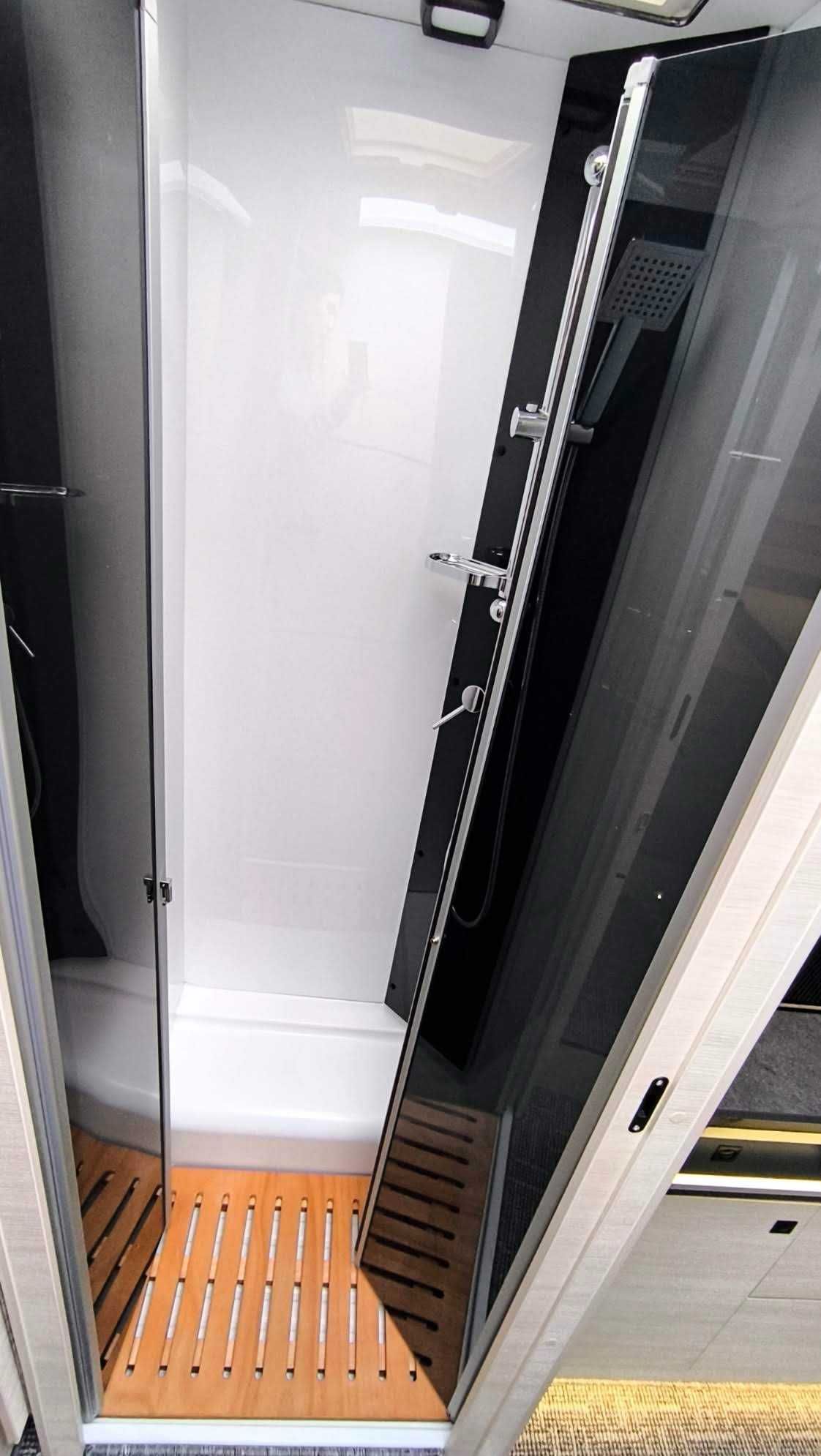 Kamper Koszalin - Nowy kamper na wynajem - Challenger 337 Premium