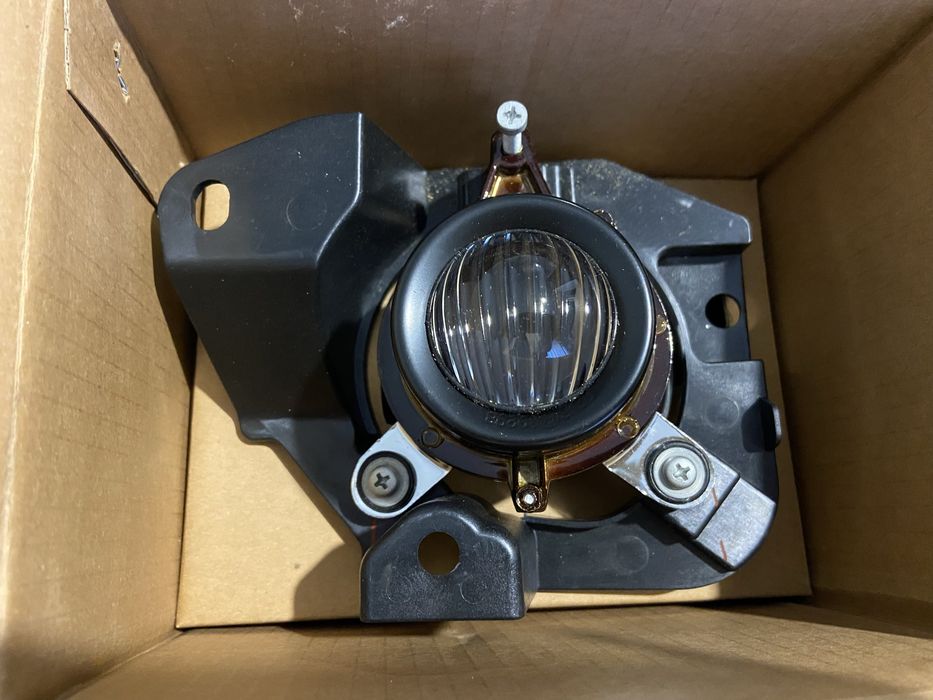 Farol dianteiro direito nevoeiro Lancia Ypsilon