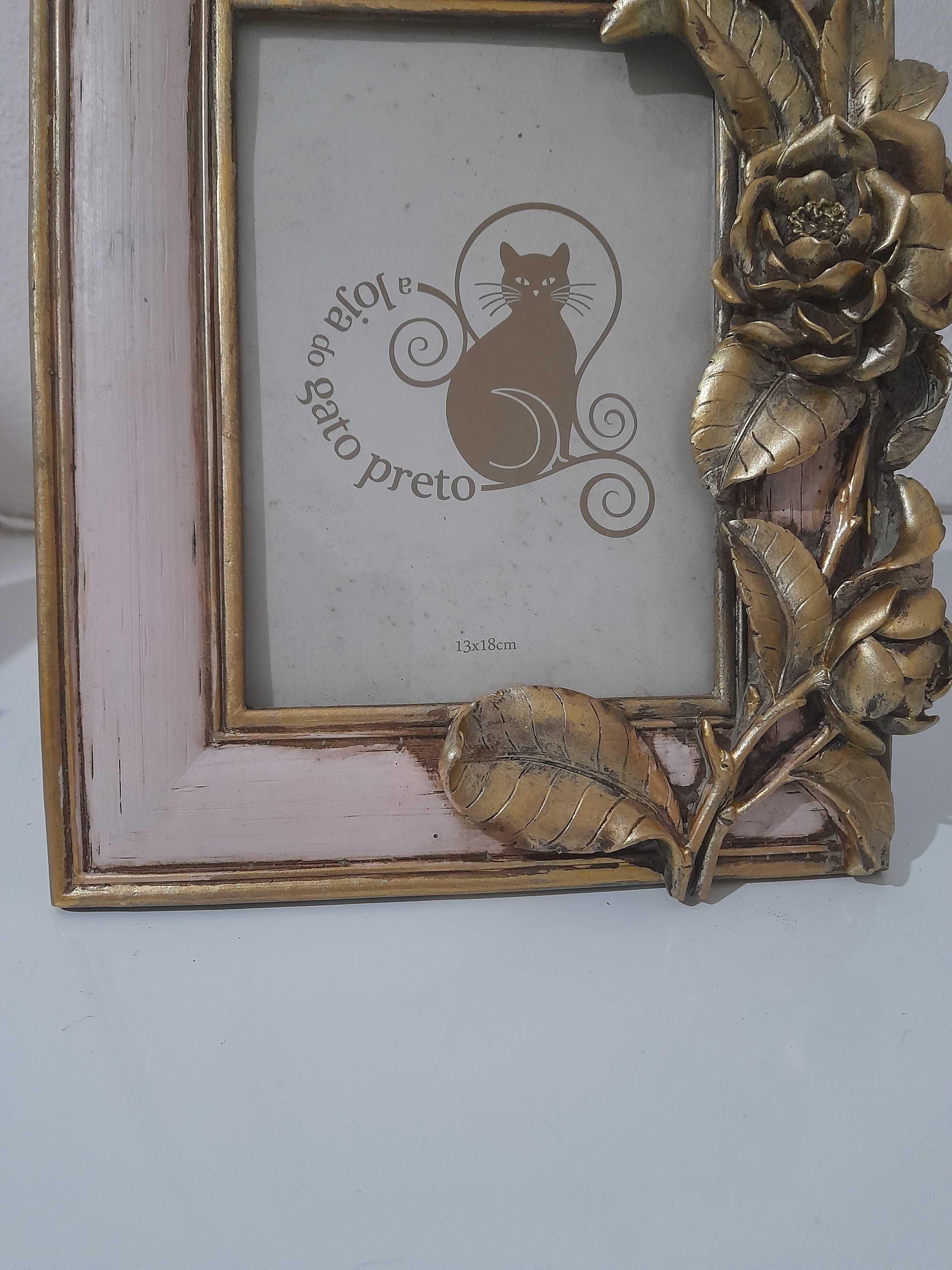 Moldura da loja Gato Preto .Nova