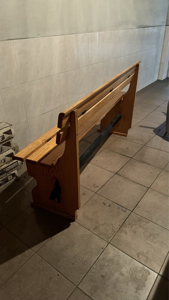 Banco em madeira (jardim ou interior)