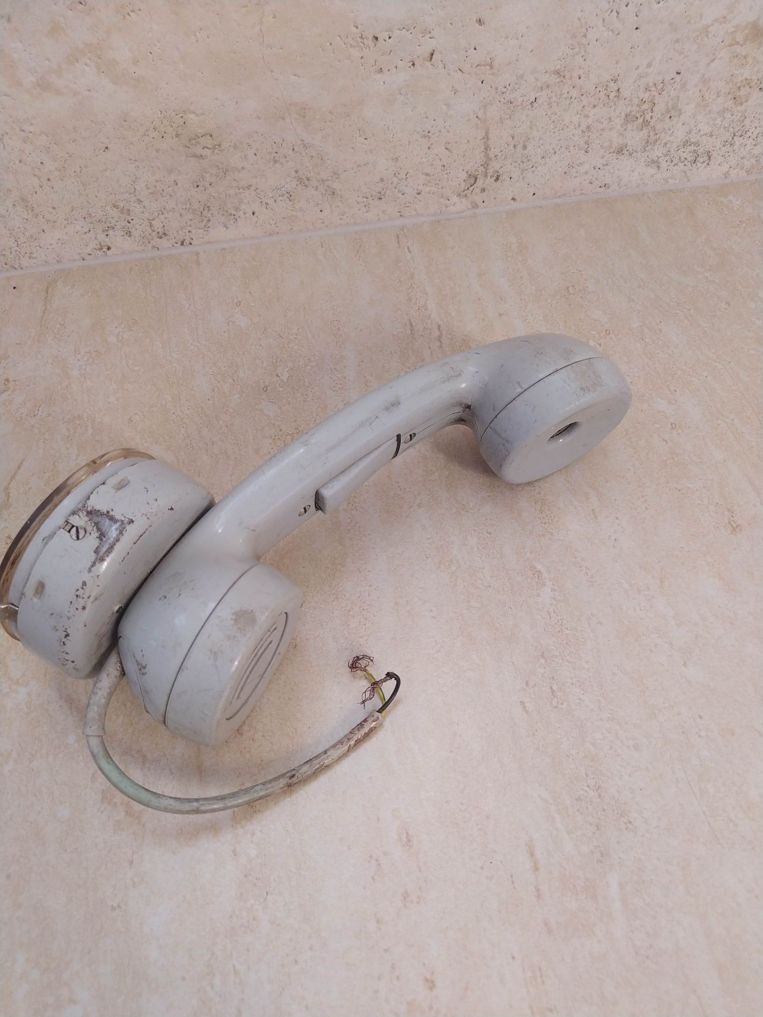 Stary telefon, słuchawka