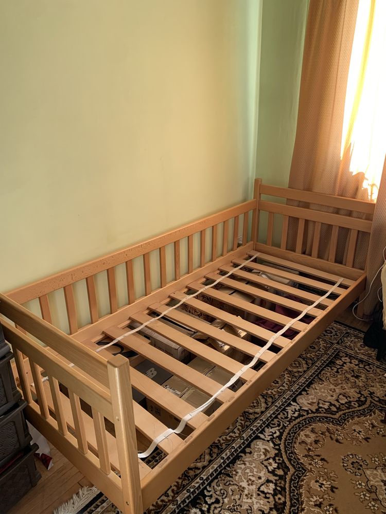 Односпальне ліжко з матрацом