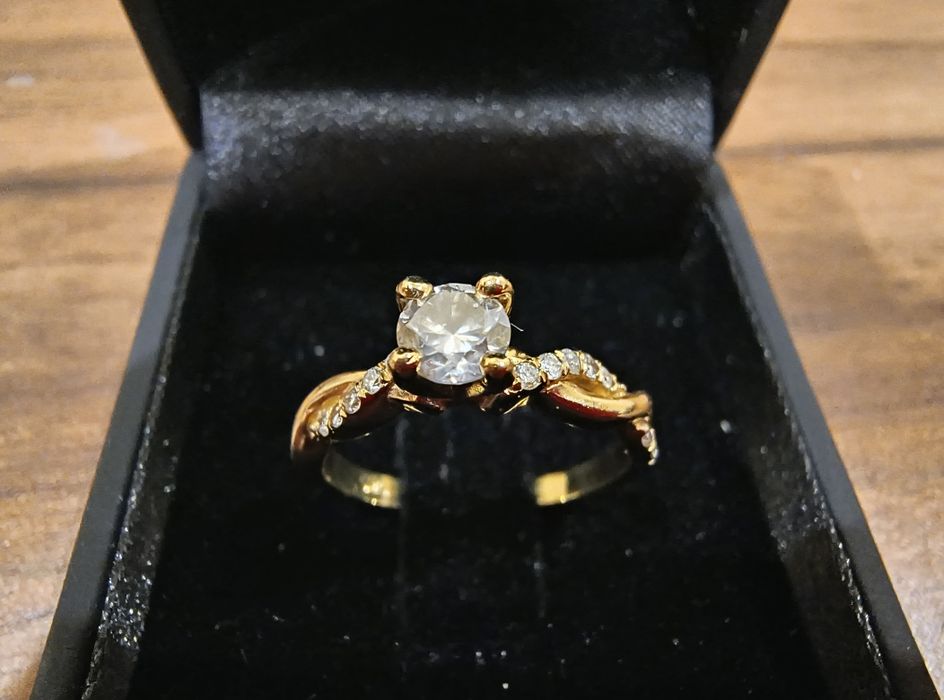 O*k*a*z*j*a 0,54 ct 2,8 g złoto 585 unikatowy złoty pierścionek