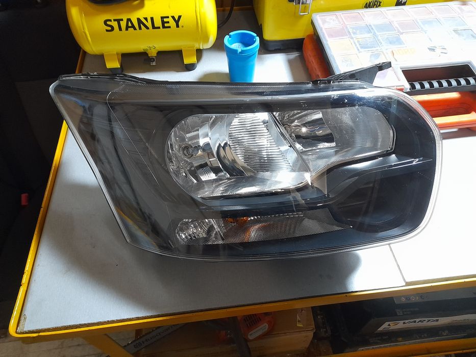 Lampa prawa Transit Mk8 Lift Czarna 22r