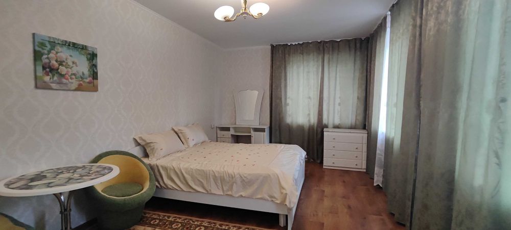 Здається будинок.4 роздільні кімнати.2 санвузли.Меблі.Побутова техніка