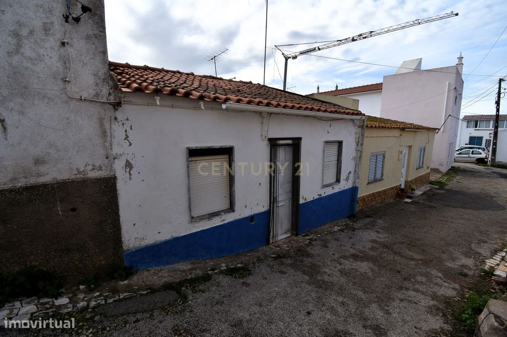 Moradia térrea para renovar com vista para o Castelo de Silves