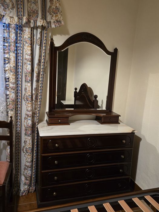 Quarto casal em madeira- RESERVADO