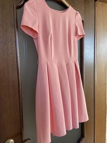 Плаття в персиковому кольорі