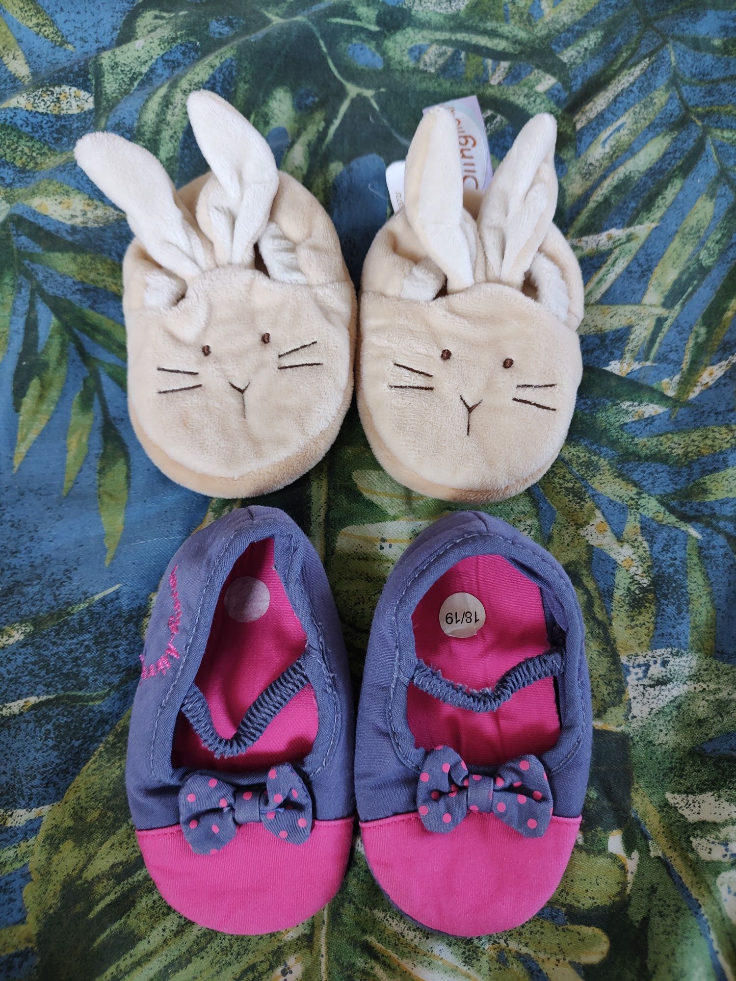 Dwie pary kapci buty dla dziewczynki
