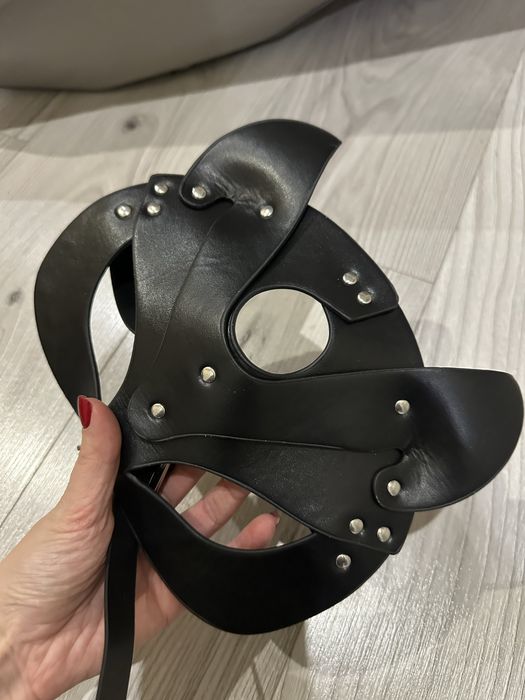 Шкіряні маски на обличчя