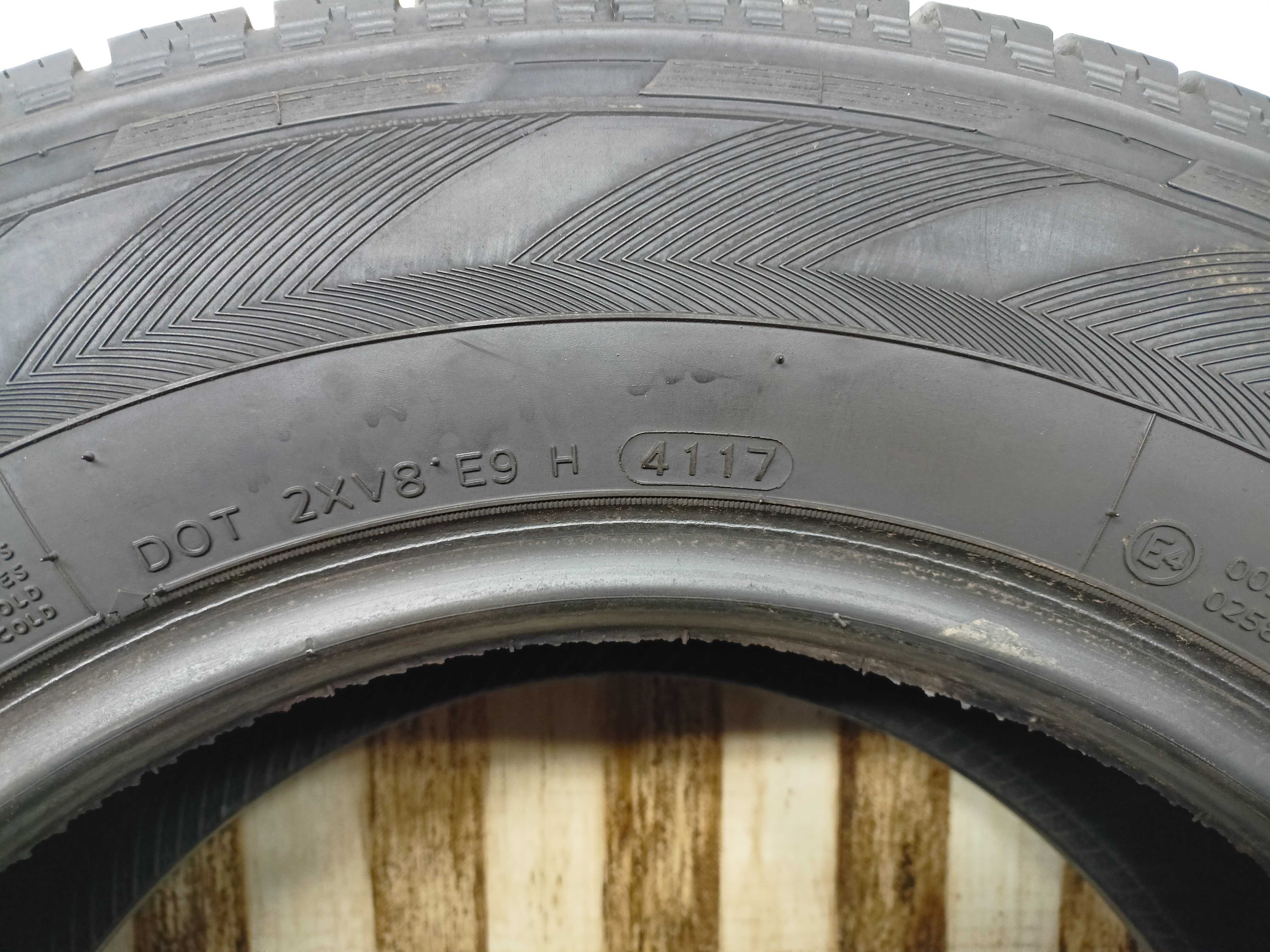 Hankook Winter RW06 235/65/16C 2017r. 115/113R 2x7,3mm (3912)