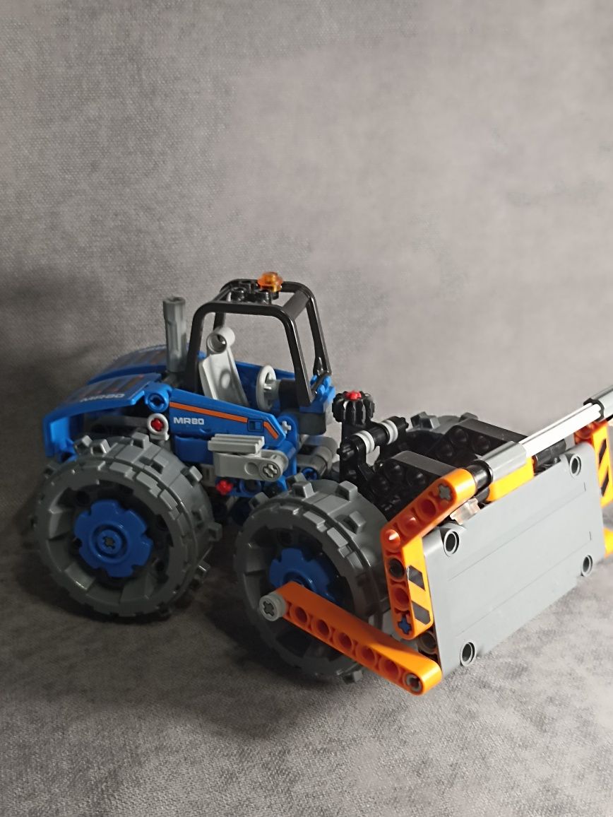 LEGO Technic Бульдозер (42071)
