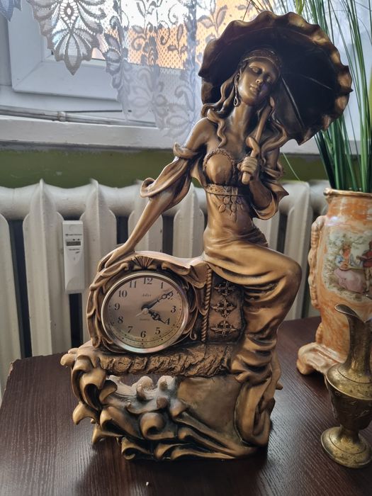 Zegar kominkowy panna z parasolem