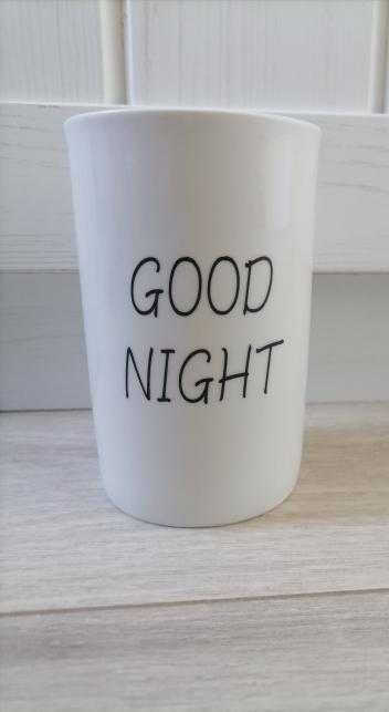 Kubek bez ucha z napisem "Good Night"