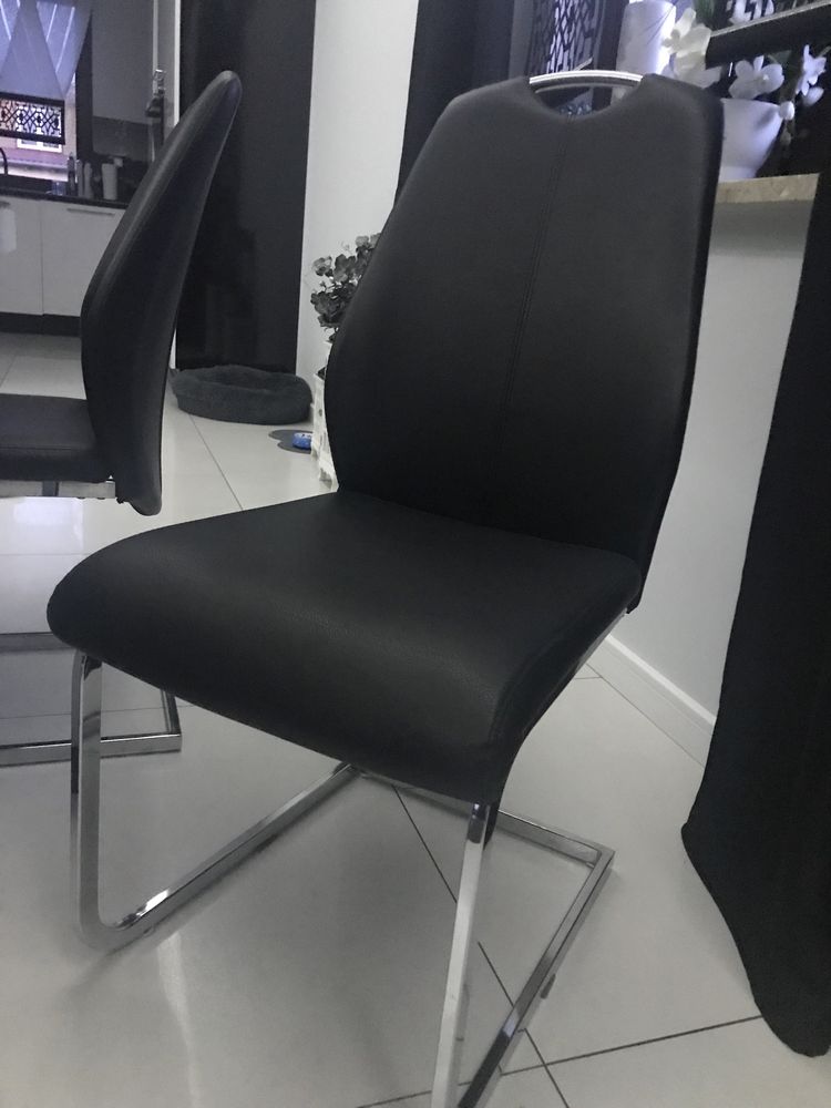Krzesła czarne do jadalni/salonu