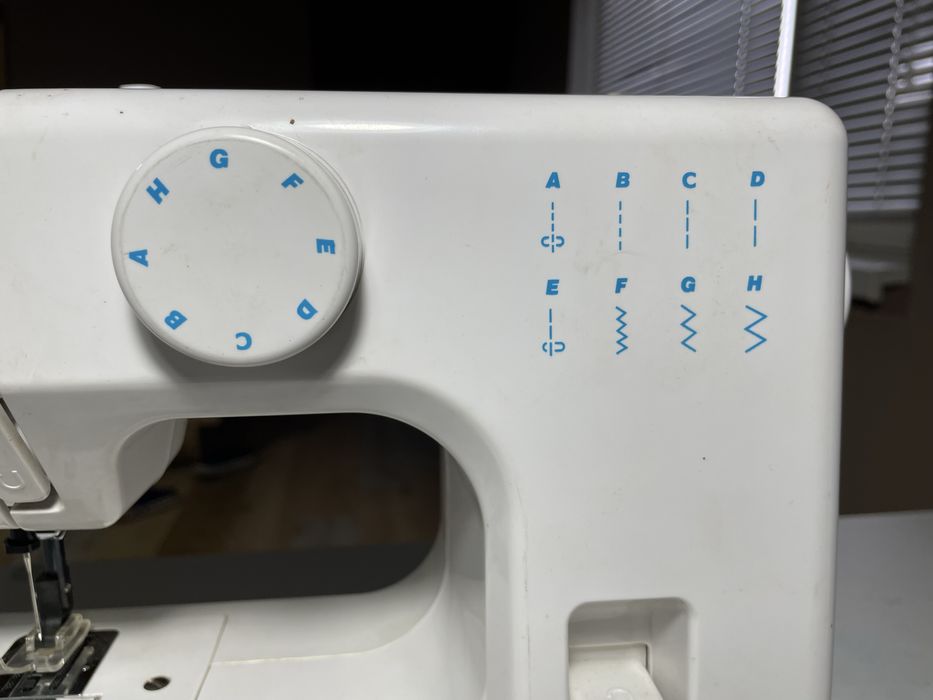 Швейная машинка •Tesco Mini Sewing Machine MSM 10