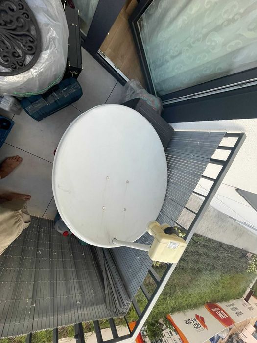 Antena satelitarna, średnica 100cm. Na 2 telewizory.
