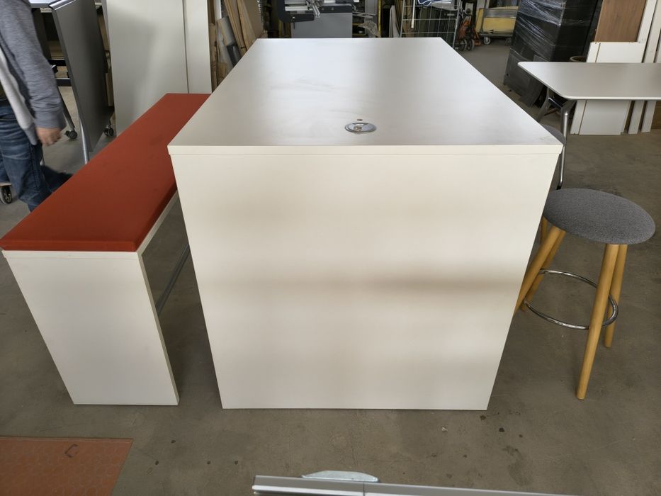 Stół barowy + ławeczka + 2 hokery