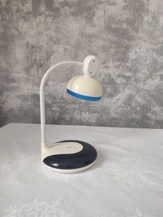 Лампа настільна на батарейках
