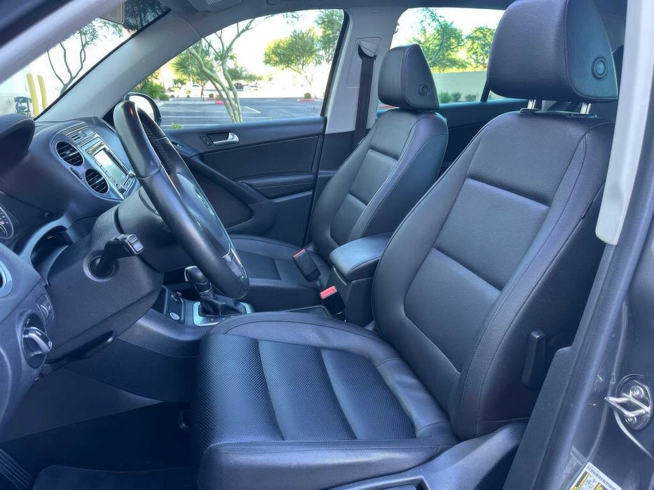 Volkswagen Tiguan SE      2015