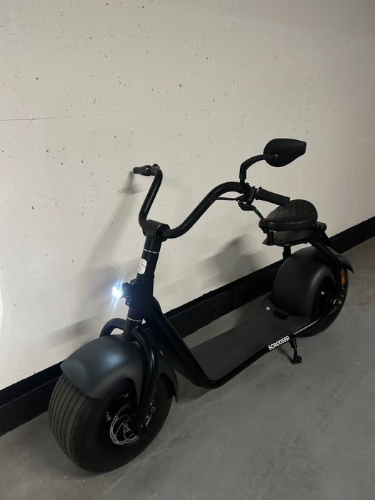 Scrooser Pearl Black skuter elektryczny Hulajnoga Dokumenty Idealny
