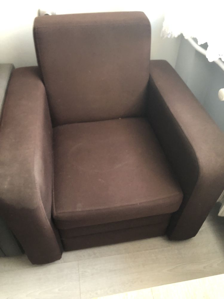 Fotel Bodzio brązowy duży , stabilny, wygodny , ślady uzytkowania