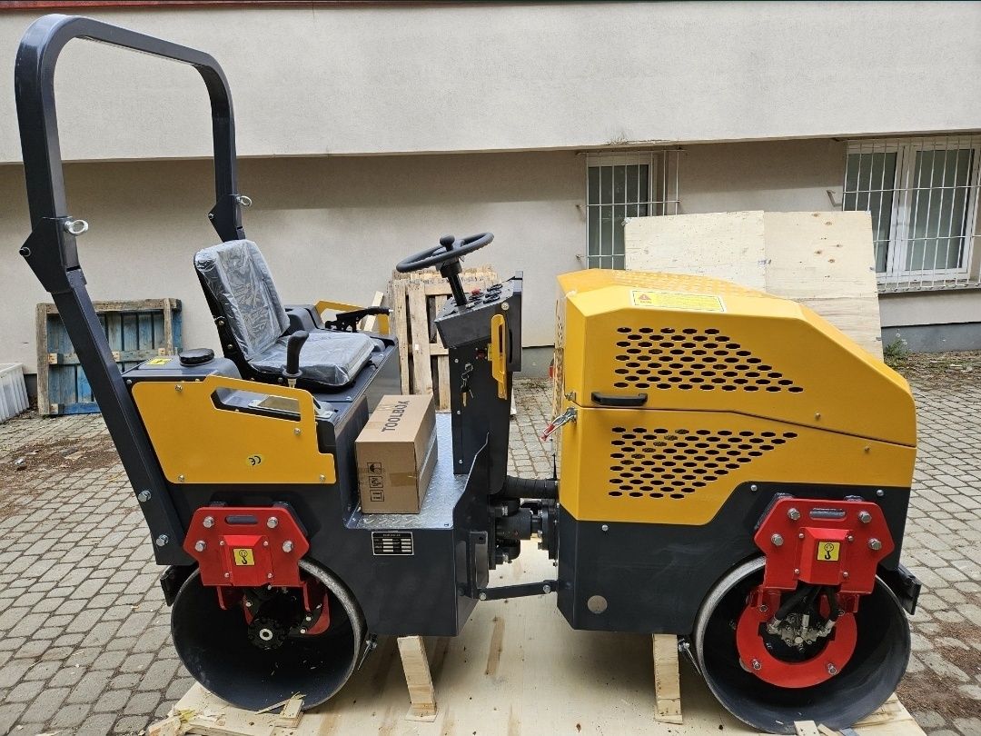 Walec drogowy mod: FS-RL 2.0X Kubota 1105-E3B nowy, asfalt