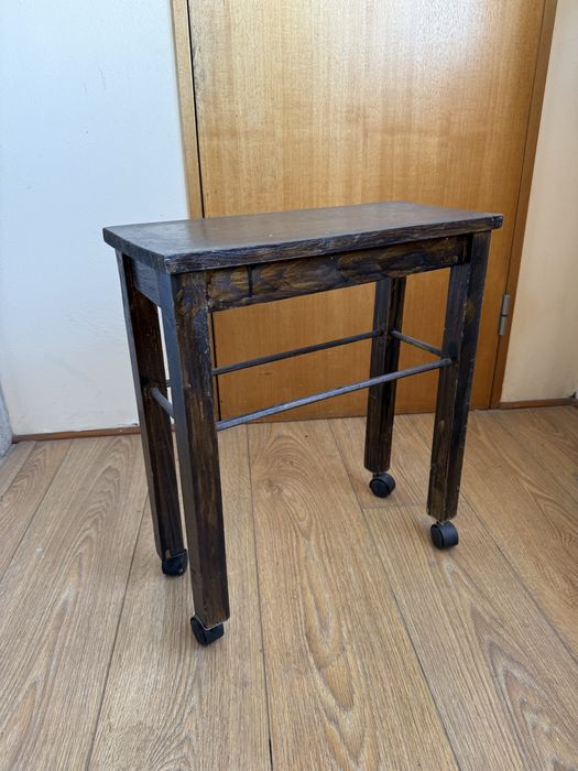 Mesa de apoio de madeira