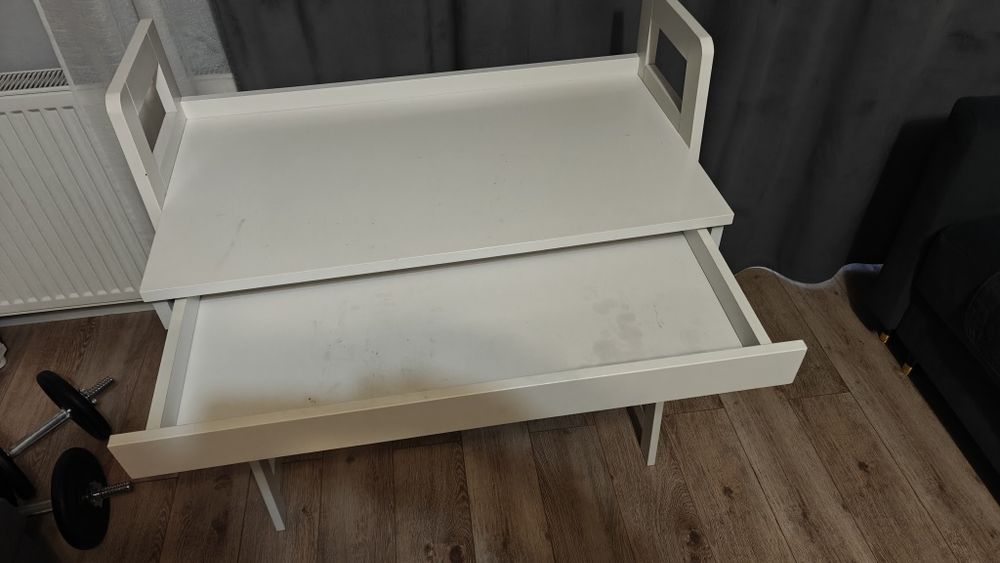 Biuro białe z szufladą