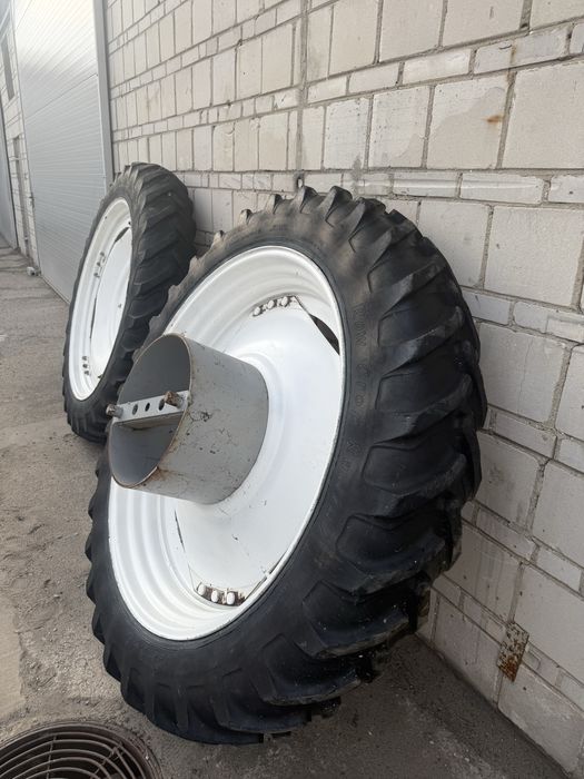 Koła bliźniaki, wąskie 12,4 R46, sprzęgi, skręcane, gwiazdy.