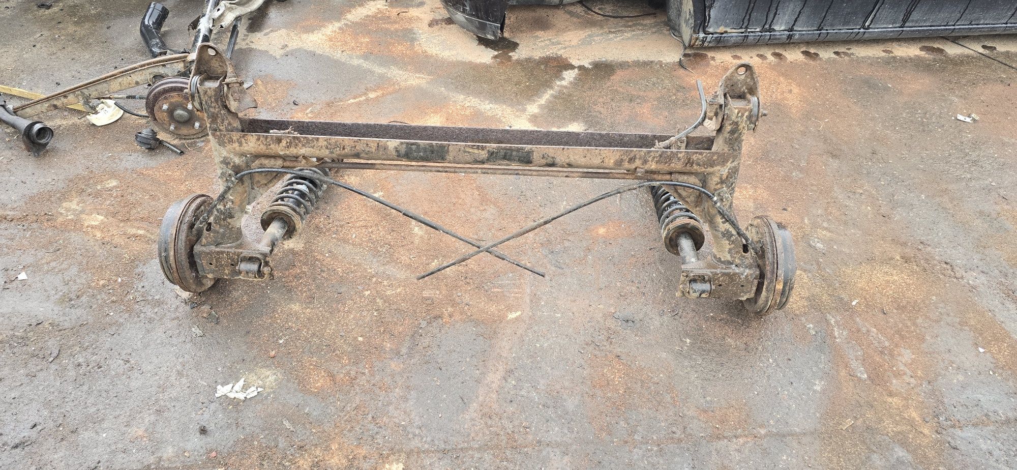 Belka zawieszenia tylna Skoda Felicia  1,3  2000rok