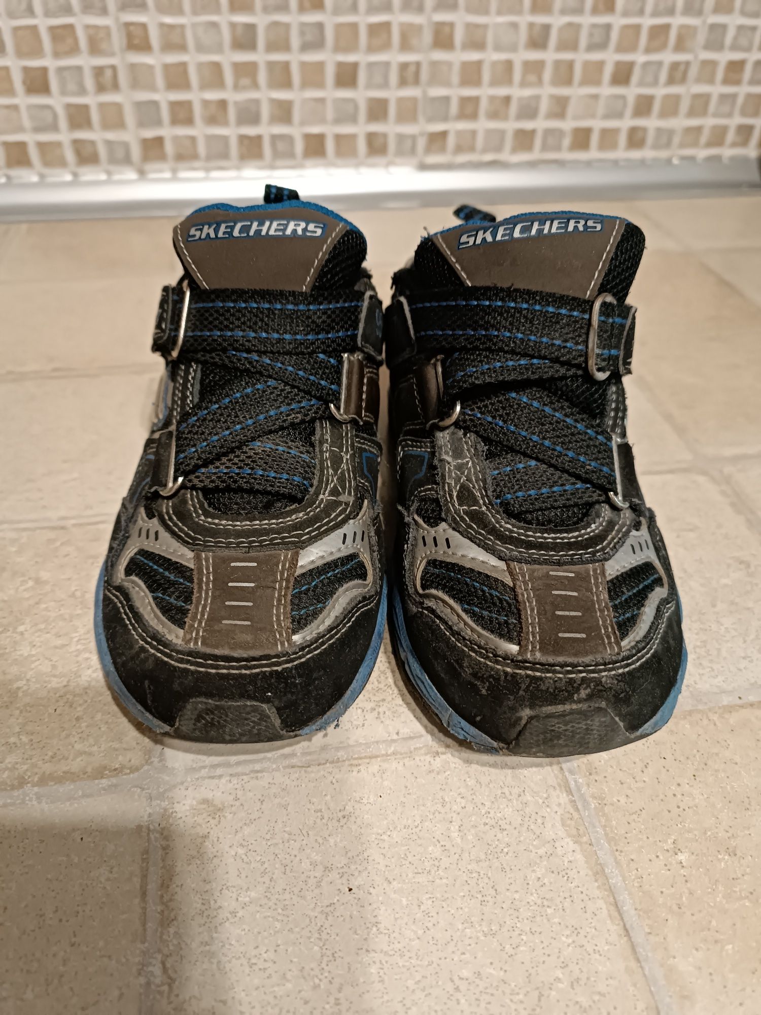 Осенние кроссовки SKECHERS