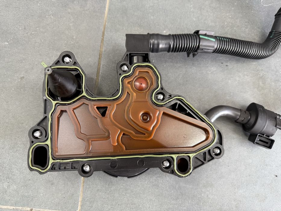 Сепаратор оливний Audi A4 B9 масловідділювач Ауді А4 Б9 КГВТ 2.0 tfsi