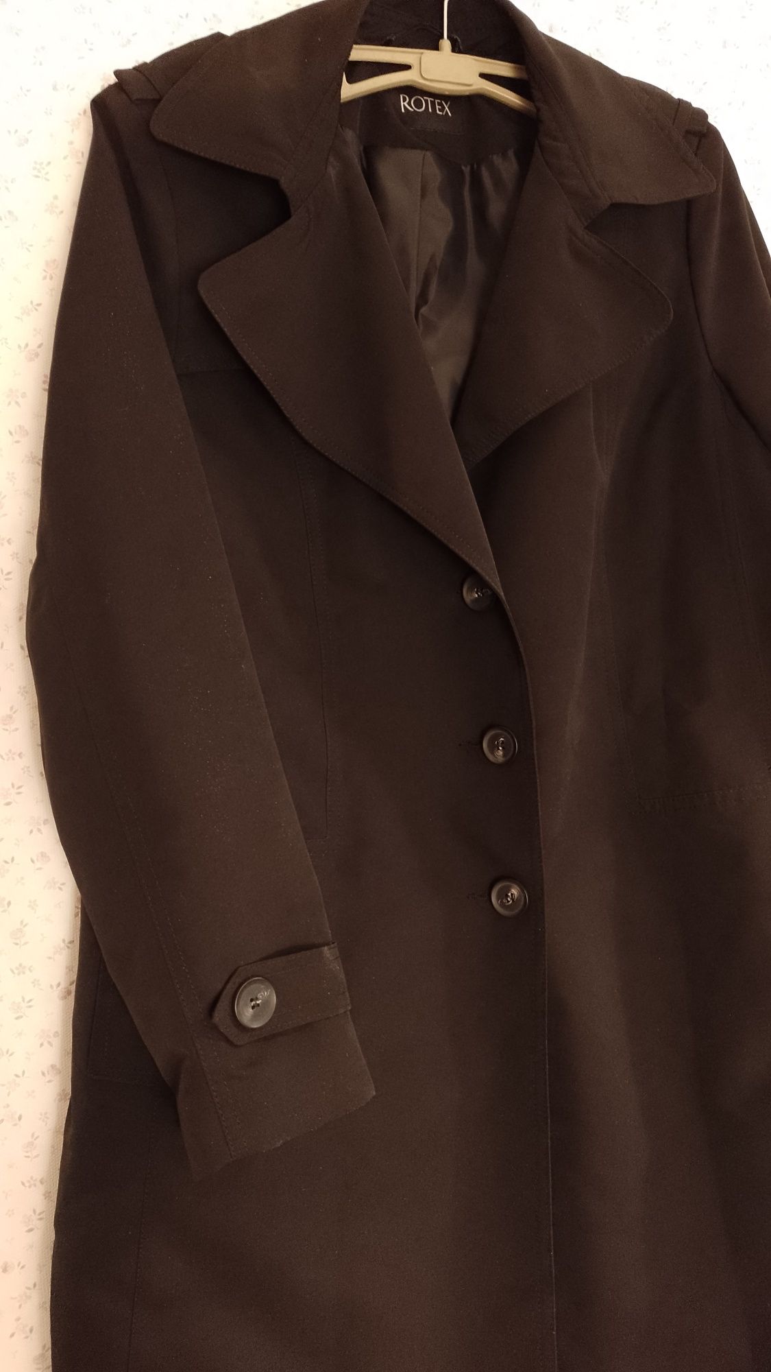 Lekki czarny elegancki płaszcz