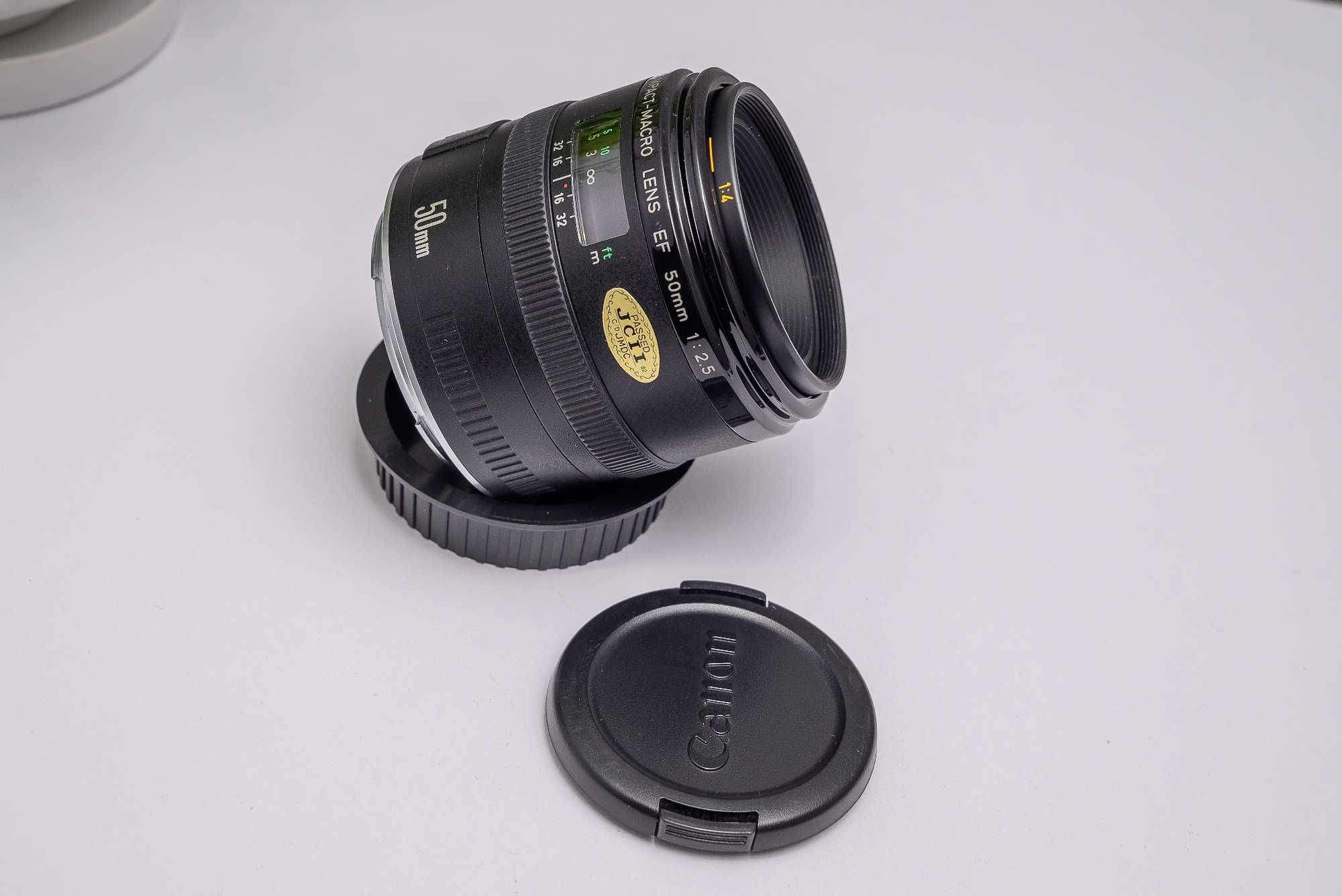 Canon EF 50mm f/2.5 Compact Macro