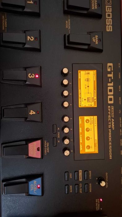 BOSS GT100  pré AMP e processador de efeitos