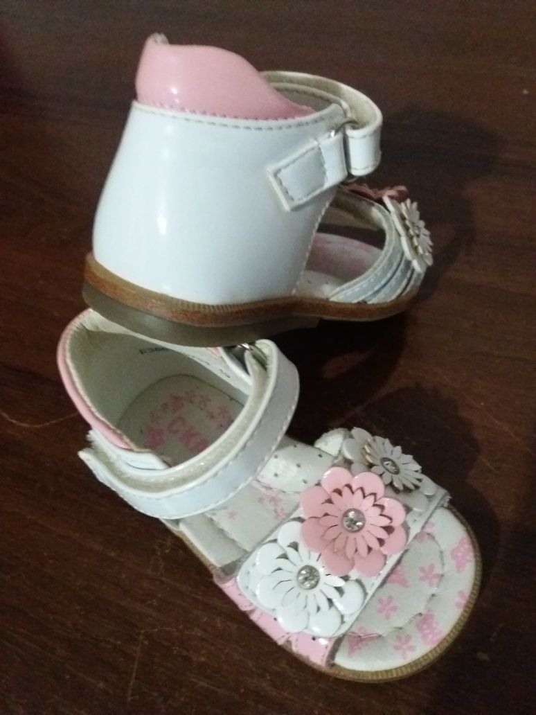 туфлі / сандалі босоніжки  для дівчинки